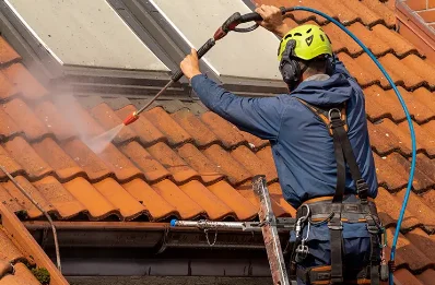 Démoussage et hydrofuge de toiture à Montans